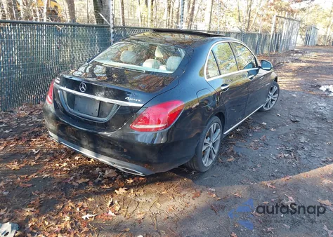 2015 Mercedes-Benz C 300 4Matic из США, поврежденный, VIN 55SWF4KB2FU025909